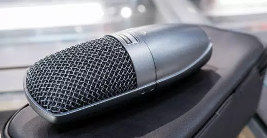 Shure - Beta 27 Supercardioid Large Diaphragm Condenser Microphone 2